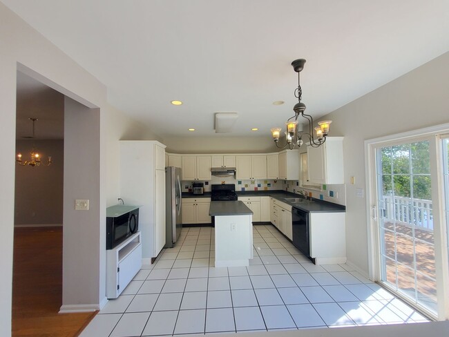 Building Photo - Waterfront! Spacious, updated, 4-bedroom &...