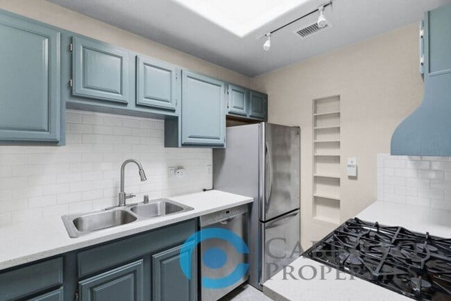 Building Photo - 5425 Adams Ave