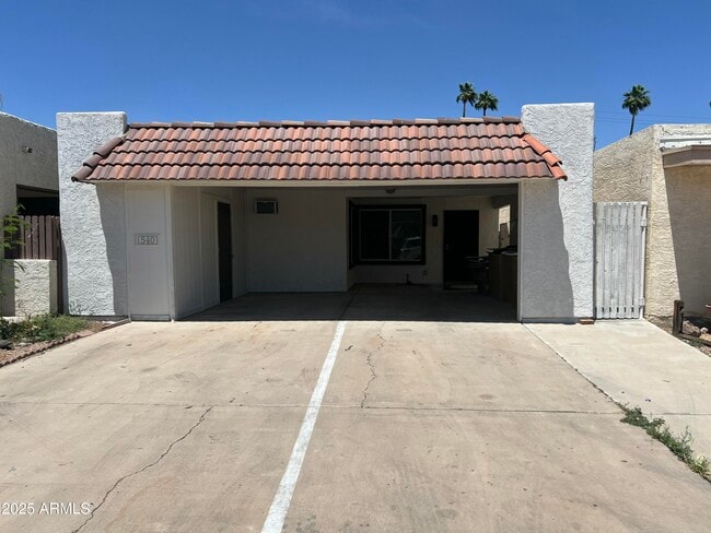 Building Photo - 540 E Royal Palms Dr