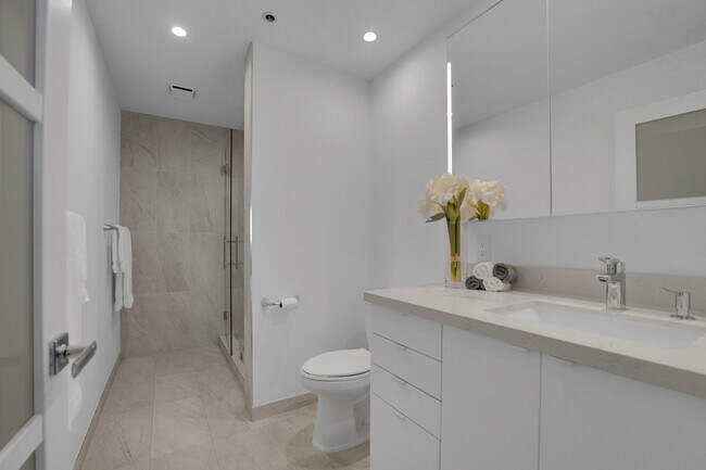 Building Photo - 4114 W Palm Aire Dr