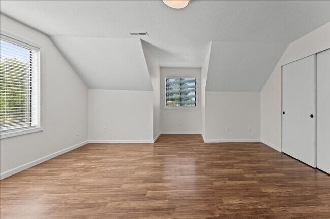 Building Photo - Invited, renovated 4-bdrm, 2-bath Tualatin home—Fenced yard, corner lot, great location