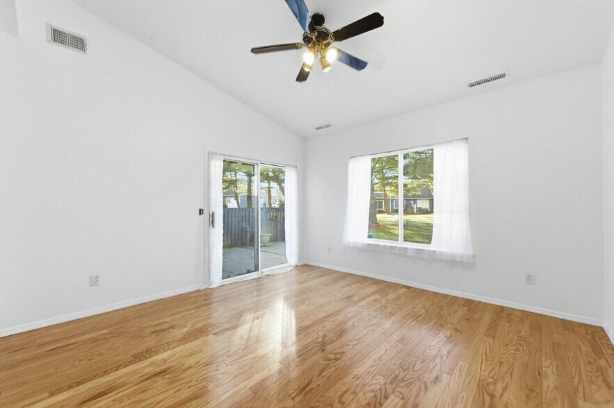 Building Photo - 763 Spring Lake Dr