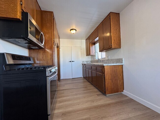 Building Photo - 673 W 22nd St