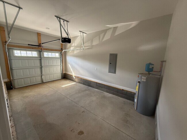 Building Photo - 6469 Fortuna Ave