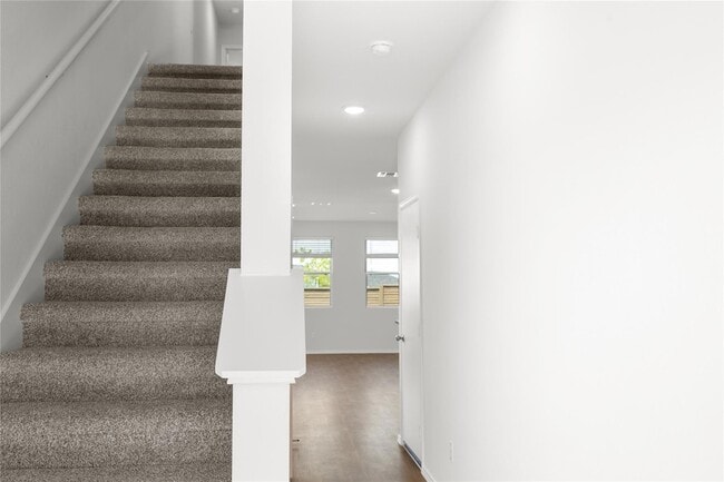 Building Photo - 206 W Jackson Ave