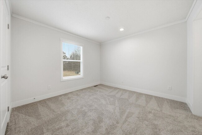 Building Photo - 3 Bed / 2 Bath Home in Hickory FOR RENT Pet Friendly! Unit 30