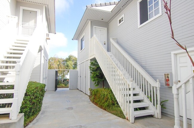 Building Photo - 142 W Marquita