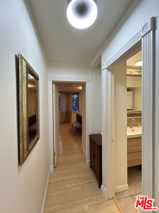 Building Photo - 117 S Doheny Dr