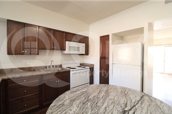 Primary Photo - 351 E Thomas Rd