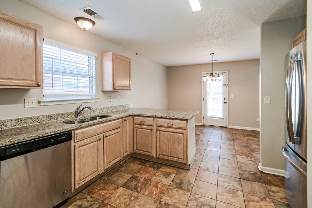 Building Photo - 7292 Green Ash Dr