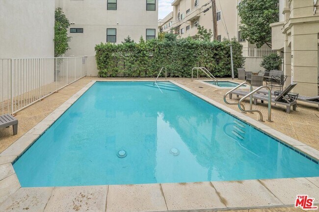 Building Photo - 128 N Swall Dr