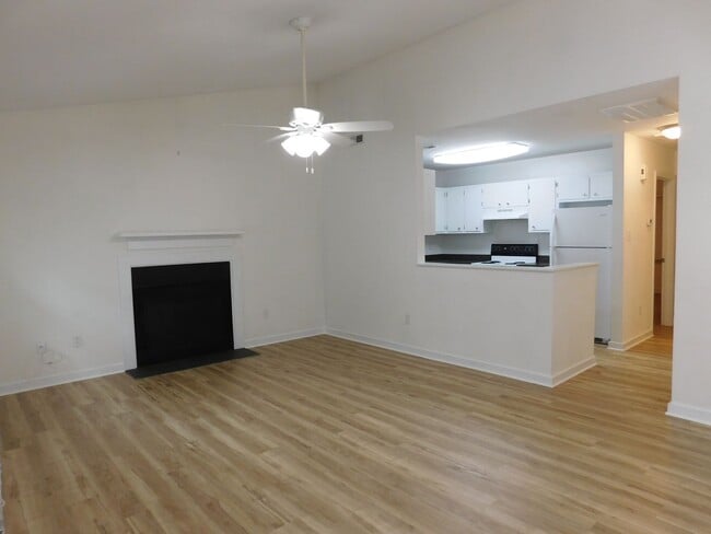 Building Photo - 1522 College Way