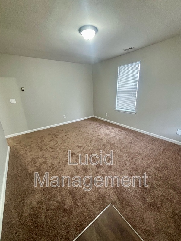 Building Photo - 910 W Whitney Ave