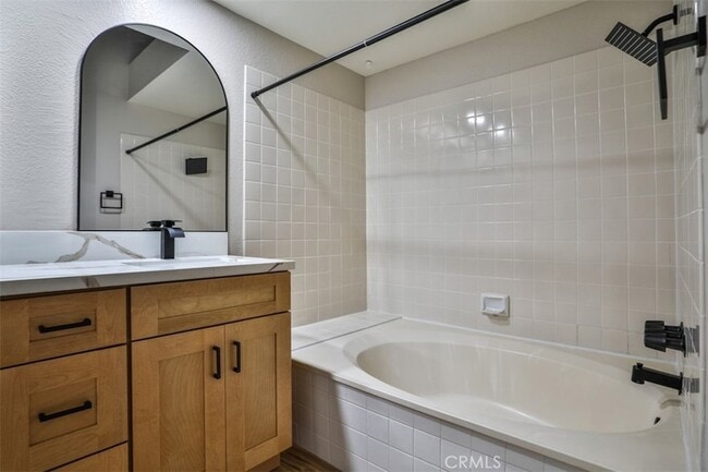Building Photo - 176 Cll Renata