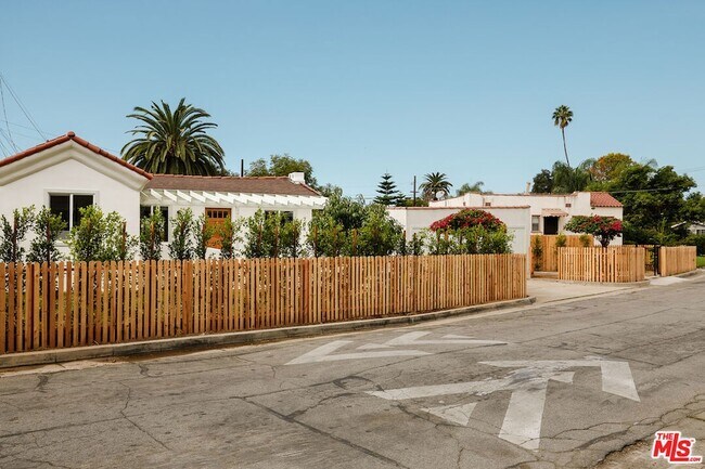 Building Photo - 784 Elmira St