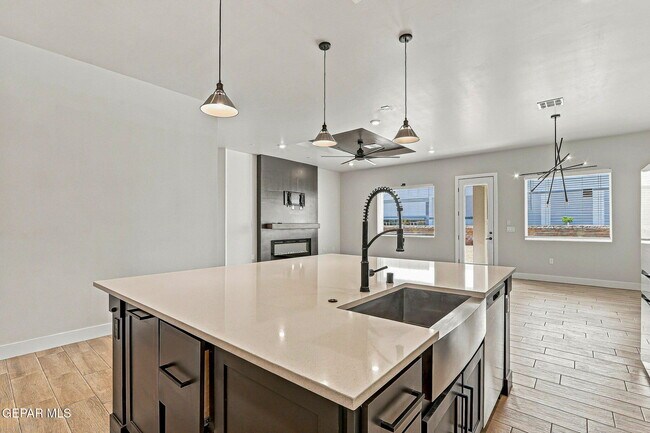 Building Photo - 1807 Ritzy Lou Pl
