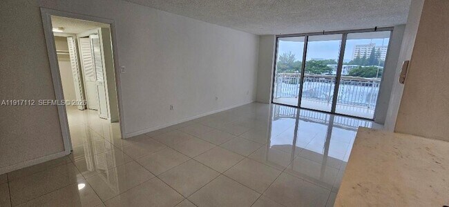 Building Photo - 18021 Biscayne Blvd