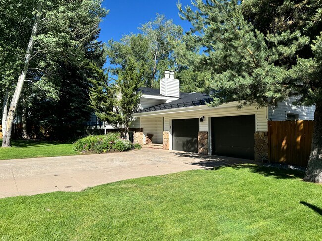 Building Photo - 1220 Alta Vista St