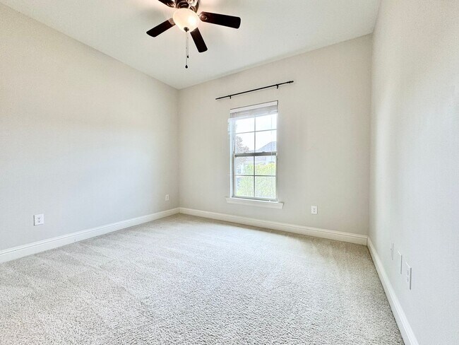 Building Photo - 3 Bedroom House Near LSU in Lake Villas