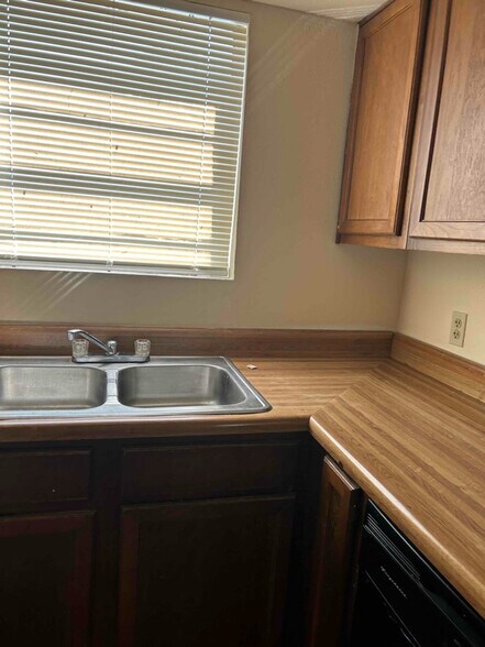 Building Photo - 14448 Bonham St