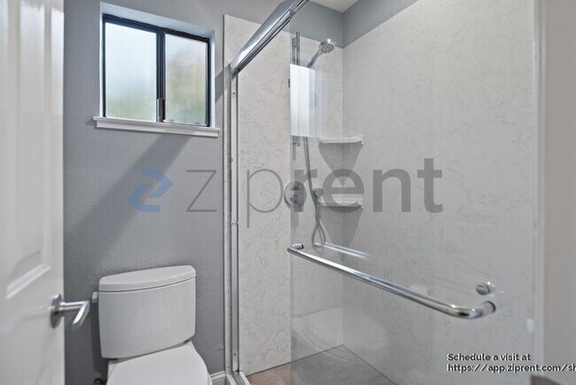 Building Photo - 2000 Rock St