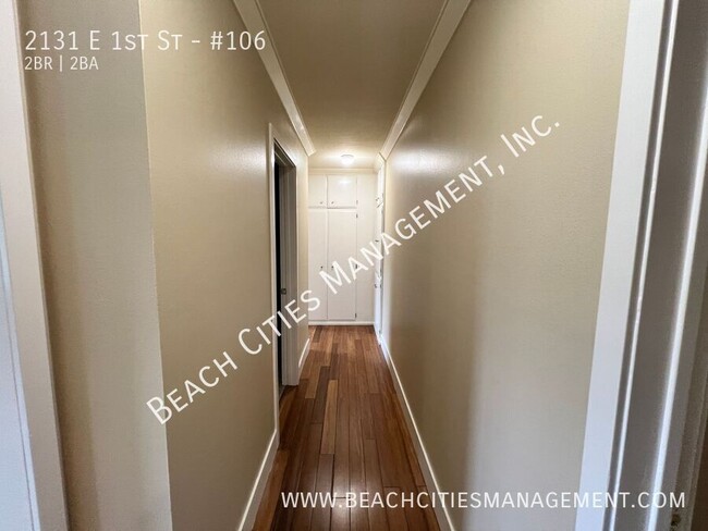 Building Photo - Condo located One Block from the Beach wit...