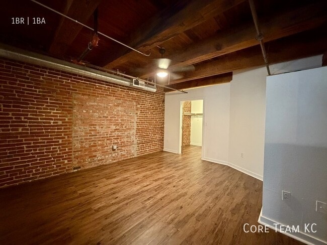 Building Photo - 204 Walnut St