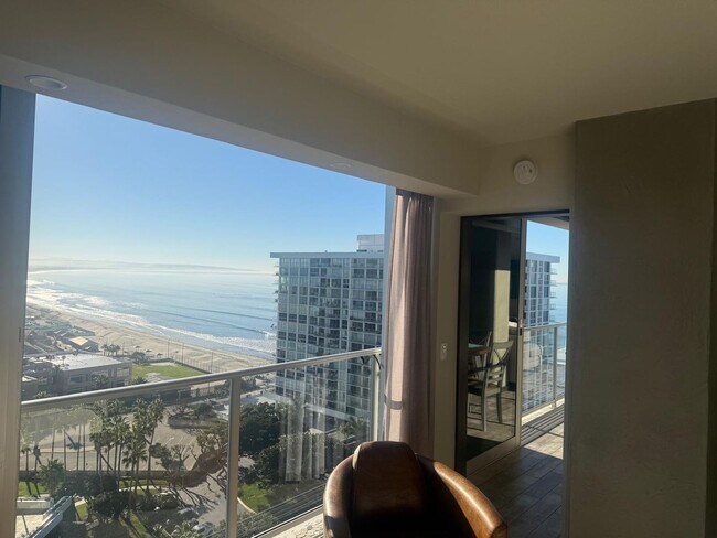 Building Photo - 1810 Avenida Del Mundo