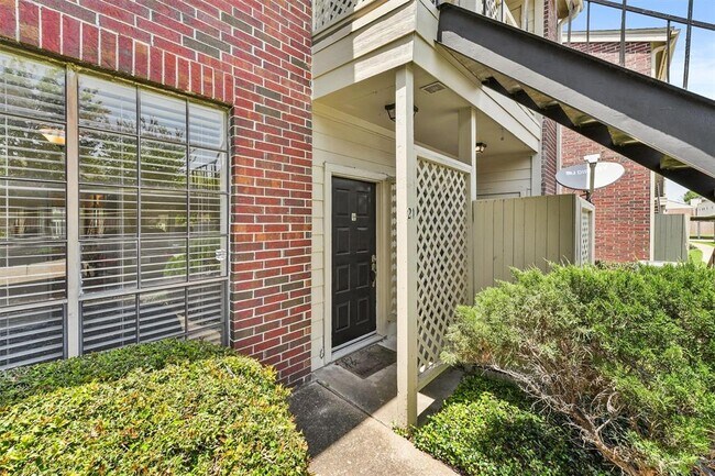 Building Photo - 8055 Cambridge St