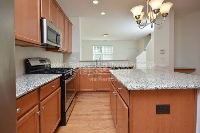 Building Photo - 3 Moonbeam Ct