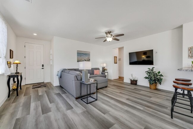 Building Photo - FULLY FURNISHED SPANISH SPRINGS HOME WITH HOT TUB & UTILITIES INCLUDED