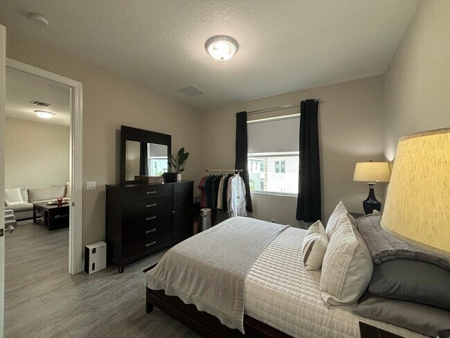 Building Photo - 5053 Grandiflora Rd