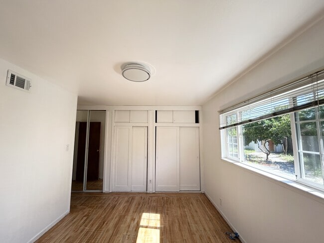 Building Photo - 751 Ruth Dr