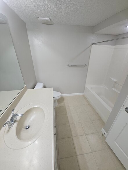 Building Photo - 12024 Villanova Dr