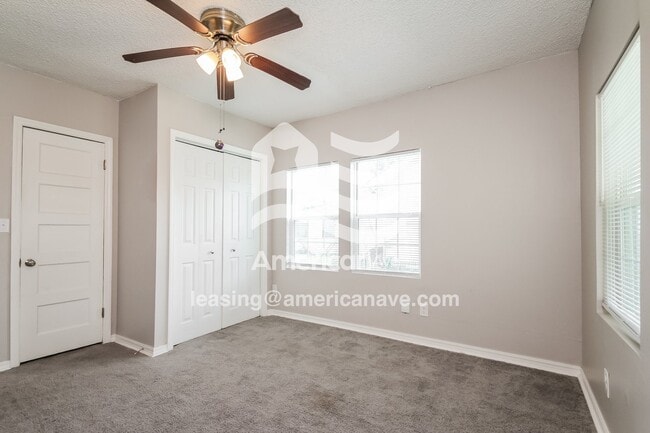 Building Photo - 210 E Will Rogers Blvd