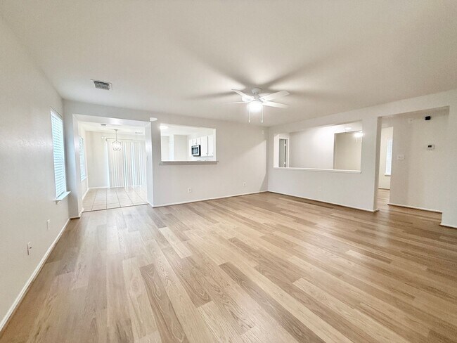 Building Photo - Elegant 3/2/2 w/ Study Home in Westminster...