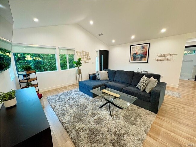 Building Photo - 502 N Avon St