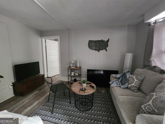 Building Photo - 917 Oakview Ave