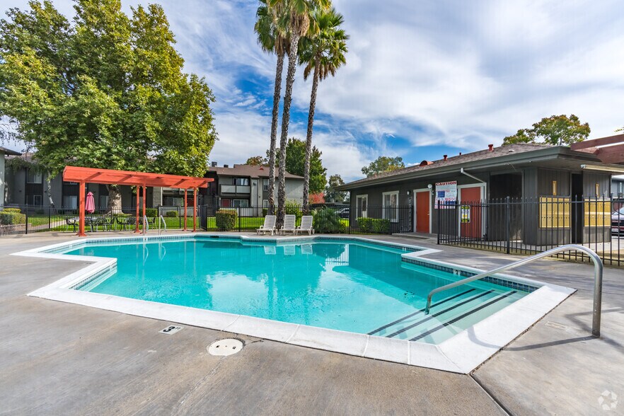 Primary Photo - The Meridian