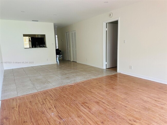 Building Photo - 458 Lakeview Dr