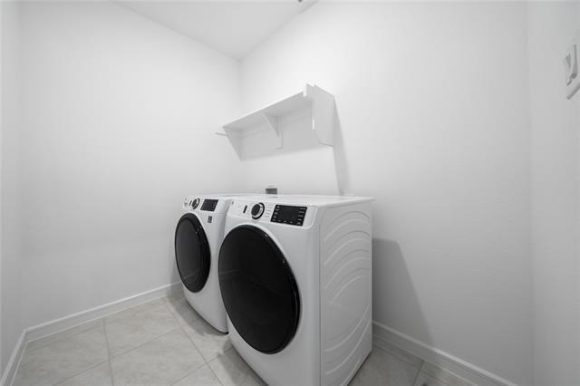 Building Photo - 2217 Maple Cir