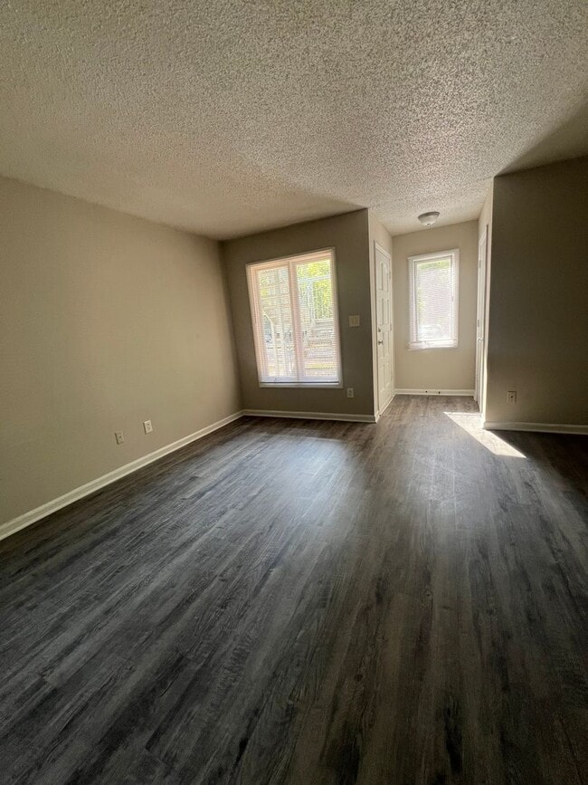 Building Photo - 1 bedroom condo for $1050(1st floor)  Clos...