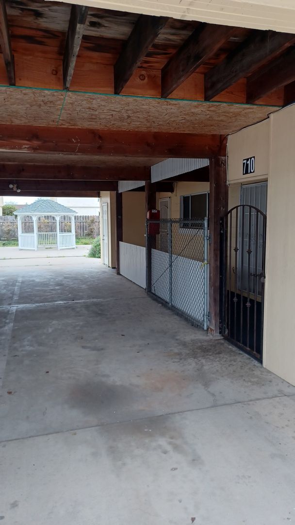 Building Photo - Single Level, Ground Floor, 3 Bed/1 Bath A...