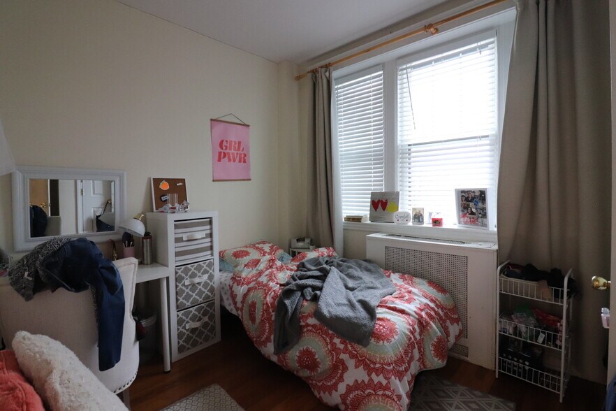 Building Photo - 2001 Commonwealth Ave