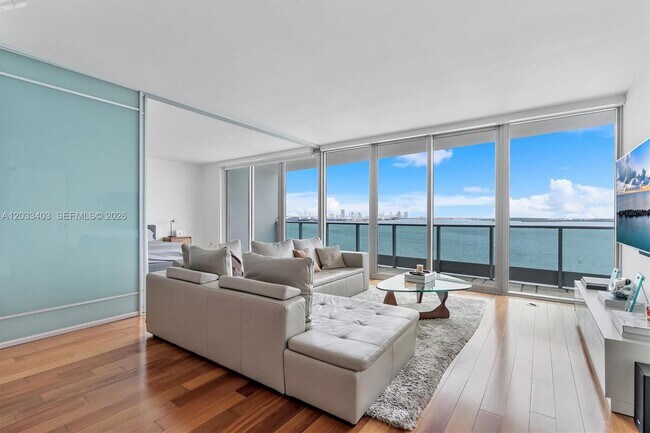 Building Photo - 1331 Brickell Bay Dr