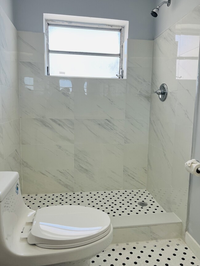 SHOWER - 7360 SW 82nd St