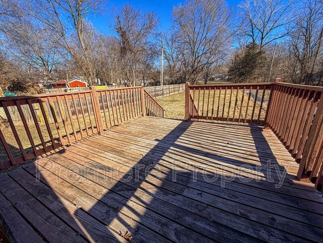 Building Photo - 2419 S Vermont Ave