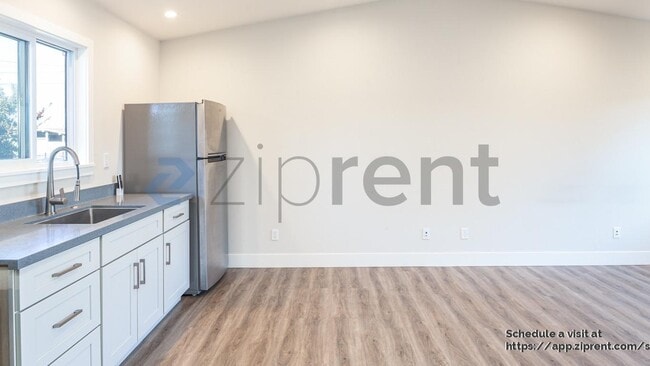Building Photo - 1339 Camellia Dr