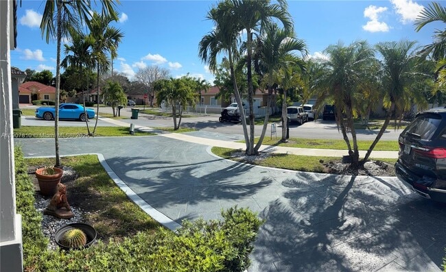 Building Photo - 709 SE 13th Terrace