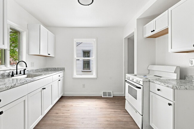 Building Photo - 8845 Canyon St